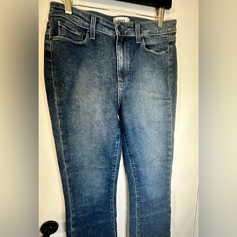 PAIGE Jeans Colette Crop Flare Blue Distressed Bottom Faded Size 30 Pre-owned‎ - Picture 4 of 15